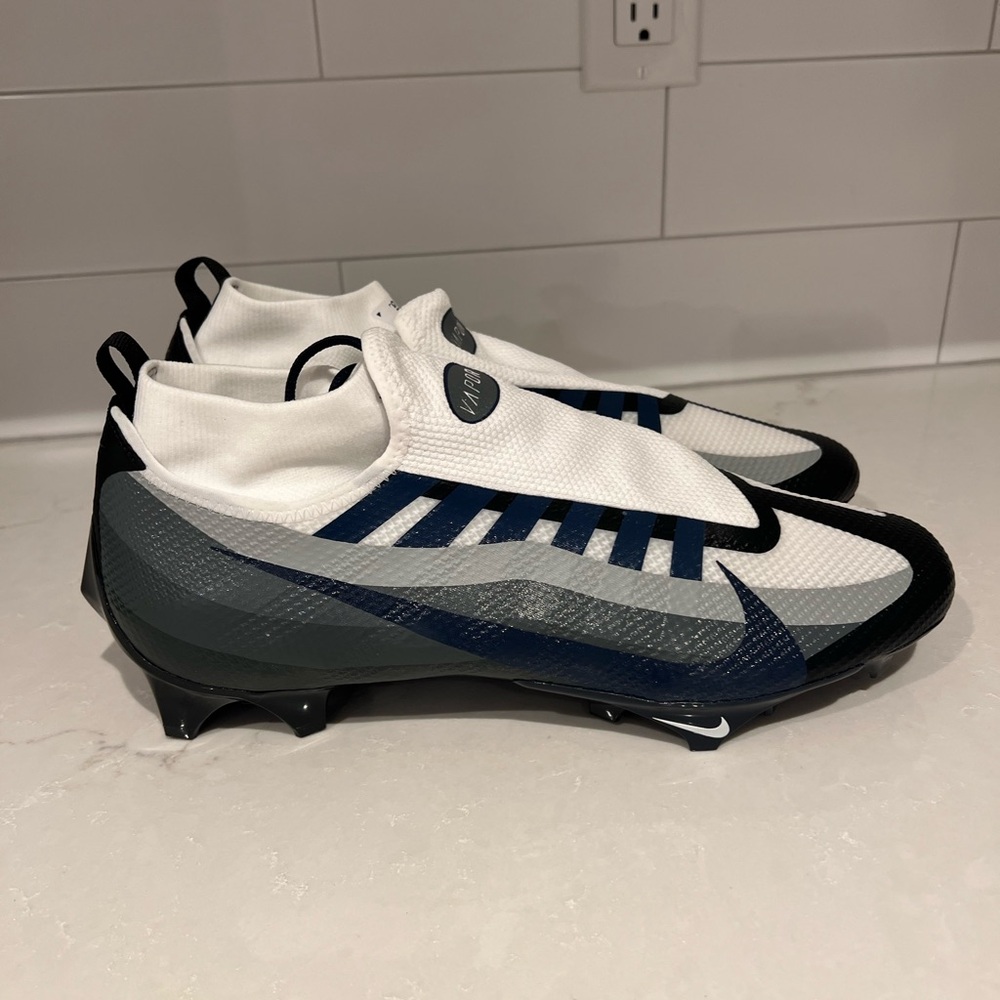Men’s Nike Vapor football cleats - size 12.5, never worn
